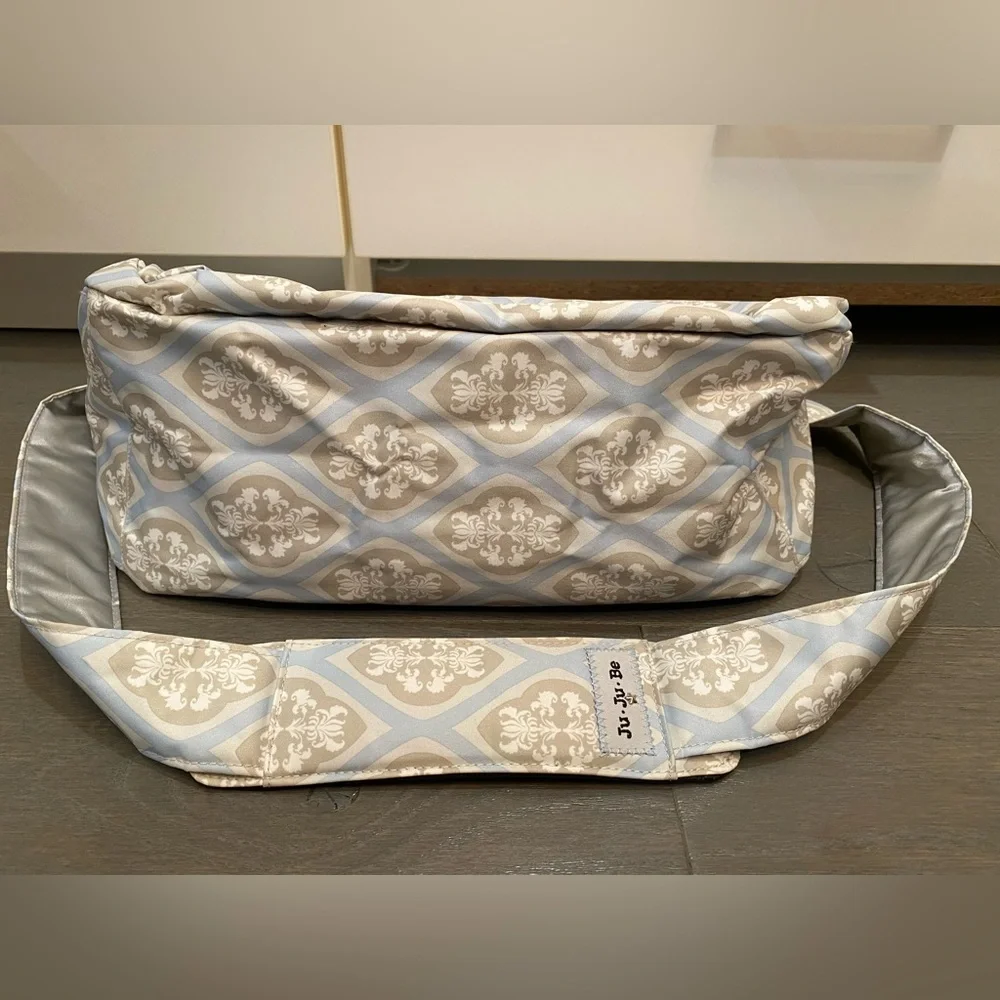 NWOT, Ju-Ju-Be HoboBe Bag in beautiful damask pattern!
